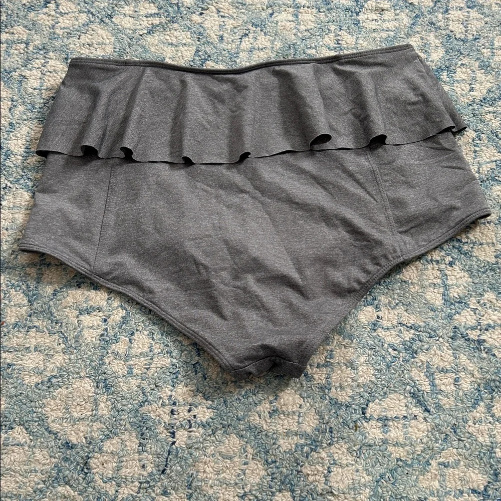 Gray Ruffled Women's Intimate swim bottoms Shorts large - Picture 3 of 6